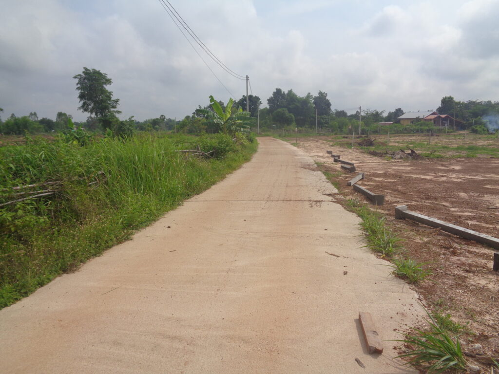 UdonThani lald for sales at fixed prices. Building a low cost house DIY in UdonThani Hire builders direct and save big time.