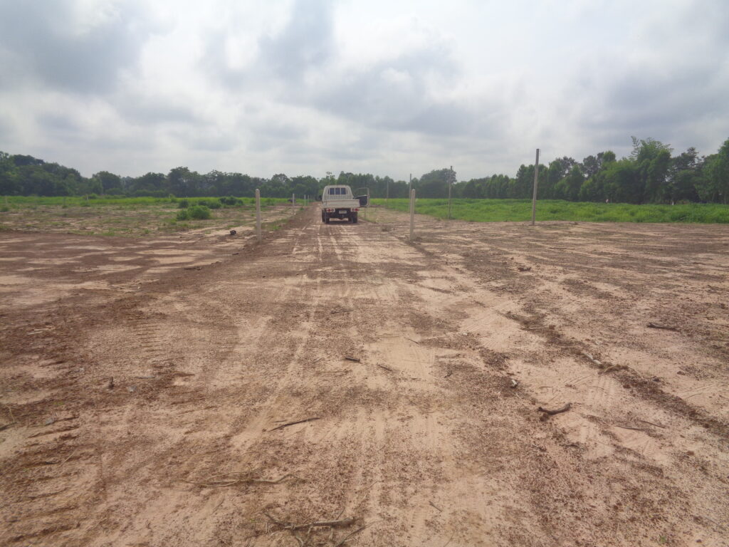 UdonThani lald for sales at fixed prices. Building a low cost house DIY in UdonThani Hire builders direct and save big time.